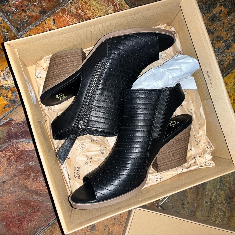 FRYE AND CO. Danelle Black Heeled Ankle Type Boots w/ Peep Toe
